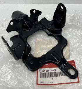 61311-388-000za Honda 1976-77 Cj360t Oem Motorcycle Headlight Stay / Bracket Nos