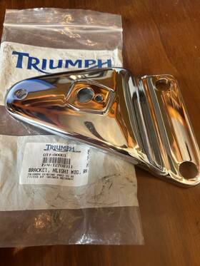 T2700311 Triumph 1991-1998 Trident 750 900 Headlight Bracket Right Side Only One