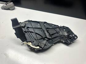 164646 Volkswagen Touareg 7l Headlight Mount Bracket Front Right Driver Side 2007