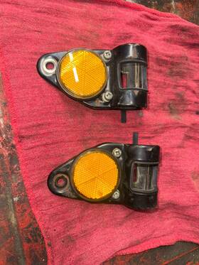 1n5-23131-00-33 Yamaha 77 78 79 Xt-500 Headlight Brackets