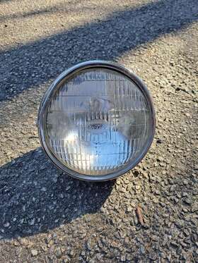 246-84330-60-52 Yamaha Early 70s Ds7 Headlight Shell And Lens