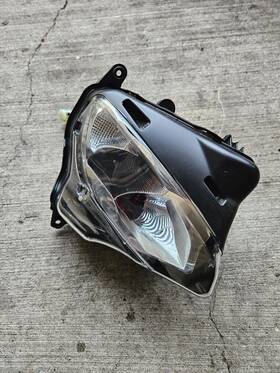 Bs7-h4300-10-00 Yamaha 19-24 Yzfr3 R3 Right Headlight Head Light